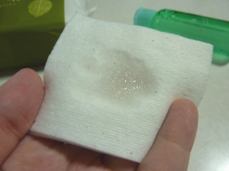 草花木果 化粧水とコットン